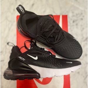 Nike 270 black white 6.5Y/ 8 W brand new unisex